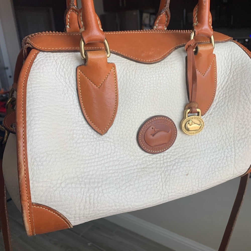 Vintage Downey & Bourke White & Brown Leather Purse